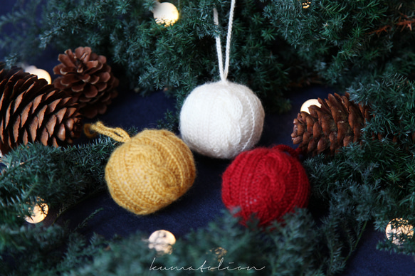 ニットのクリスマスボール マスタード [受注制作] ウール 編み物 毛糸 ギフトラッピング クリスマスギフト 6枚目の画像
