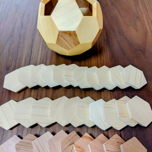 木製サッカーボールのペン立て 小物入れ その他インテリア雑貨 HKA