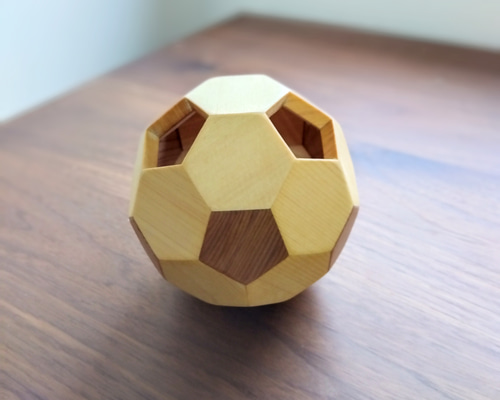 木製サッカーボールのペン立て 小物入れ その他インテリア雑貨 HKA