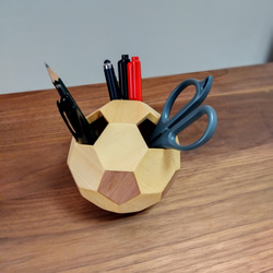 木製サッカーボールのペン立て　小物入れ 2枚目の画像