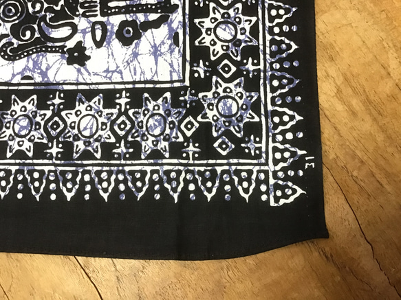 バティックプリントの布　ホワイトバロン 3枚目の画像