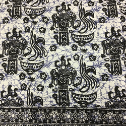 バティックプリントの布　ホワイトバロン 1枚目の画像