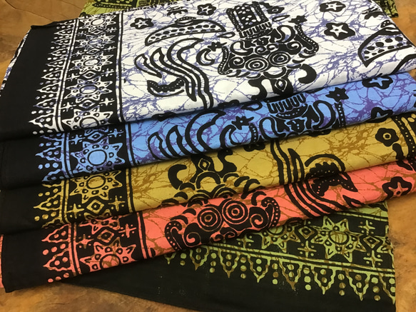 バティックプリントの布　ホワイトバロン 20枚目の画像