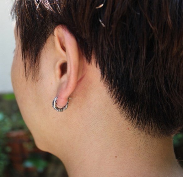 silver925 耳環 -表面穿孔 - (1P) 圈形耳環 銀色 第3張的照片