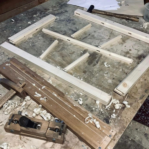 人気作家さまハンドメイド作品◾️ホワイトシャビーな窓枠風シェルフ◾️アンティーク 受注制作】ウィンドウフレーム・ディスプレイ・シャビーホワイト