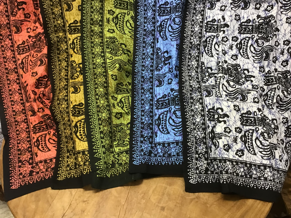 バティックプリントの布　ブルーバロン 11枚目の画像