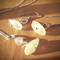 天然石プレナイト·水晶·Silver ネックレスとピアスセット 3枚目の画像