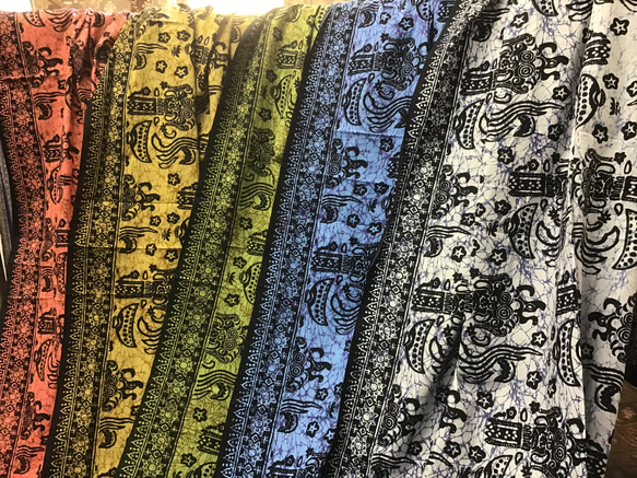 バティックプリントの布　イエローバロン　(黄土色) 7枚目の画像