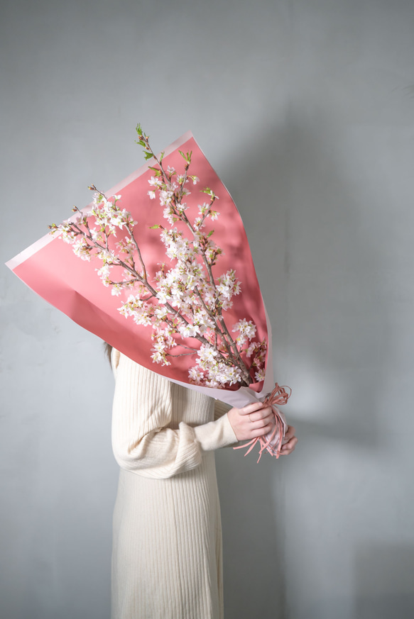 【お部屋でお花見】ラッピング付き啓翁桜10本花束 70cm 1枚目の画像