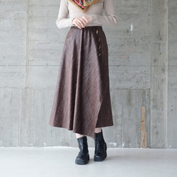 オーロラを身に纏う♡ジュエルカラースカート（23w-07）ダークブラウン 1枚目の画像