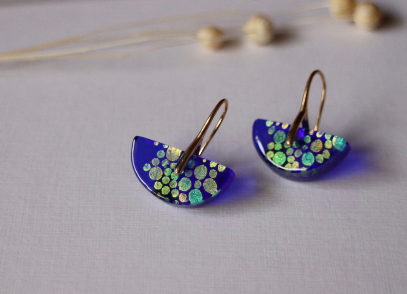 《ガラスのダイクロフックピアス/ブルー》