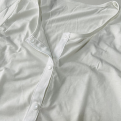 新品Mサイズ　前開き長袖(８分袖) 無地　インナー肌着　ホワイト　レディース　介護服　バリアフリー服　授乳服 3枚目の画像