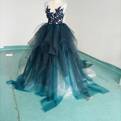 豪華！カラードレス 深めな緑 ソフトチュール Vネック 華やかな  