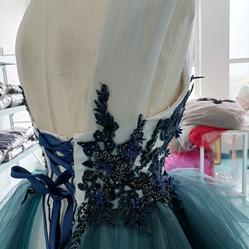 豪華！カラードレス 深めな緑 ソフトチュール Vネック 華やかな  