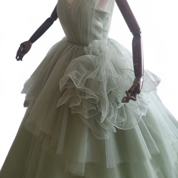 豪華！   ウェディングドレス  グリーン  キャミソール   プリンセスライン   結婚式  柔らかく重ねたチュールス 7枚目の画像