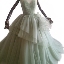 豪華！   ウェディングドレス  グリーン  キャミソール   プリンセスライン   結婚式  柔らかく重ねたチュールス 3枚目の画像