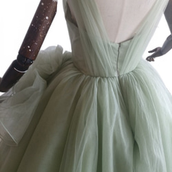 豪華！   ウェディングドレス  グリーン  キャミソール   プリンセスライン   結婚式  柔らかく重ねたチュールス 8枚目の画像