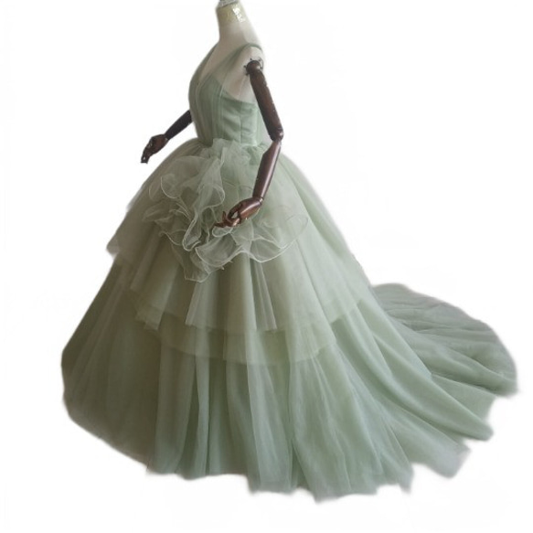 豪華！   ウェディングドレス  グリーン  キャミソール   プリンセスライン   結婚式  柔らかく重ねたチュールス 6枚目の画像