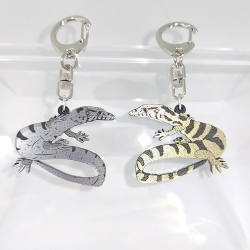 専用ハンドメイド　刺繍　昇華転写　サバンナモニター　キーホルダー　爬虫類 モニター オオトカゲ トカゲ キーホルダー アクセサリー 爬虫類 両面