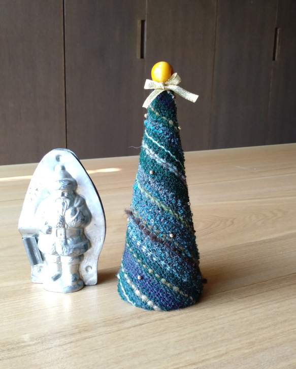 値下げ　ミニクリスマスツリー③　ミニクリスマスインテリア　手織り布のミニクリスマスツリー　ツリー置物 1枚目の画像