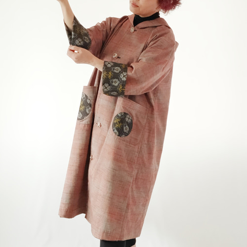 大島紬とピンク紬のフード付リバーシブルコート（着物リメイク