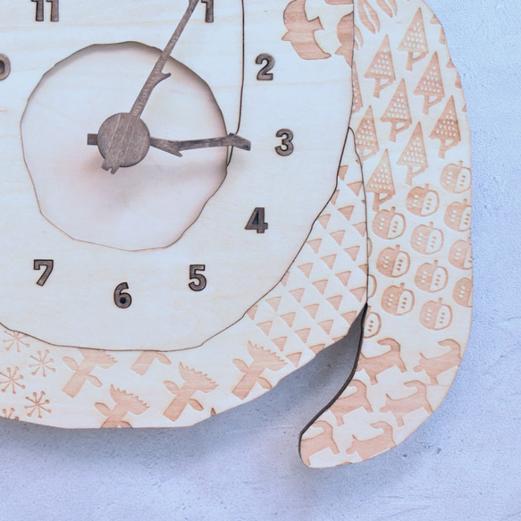 北欧のヘビはこんなヘビ？ レギュラーサイズ 時計 木製 掛け時計 4枚目の画像