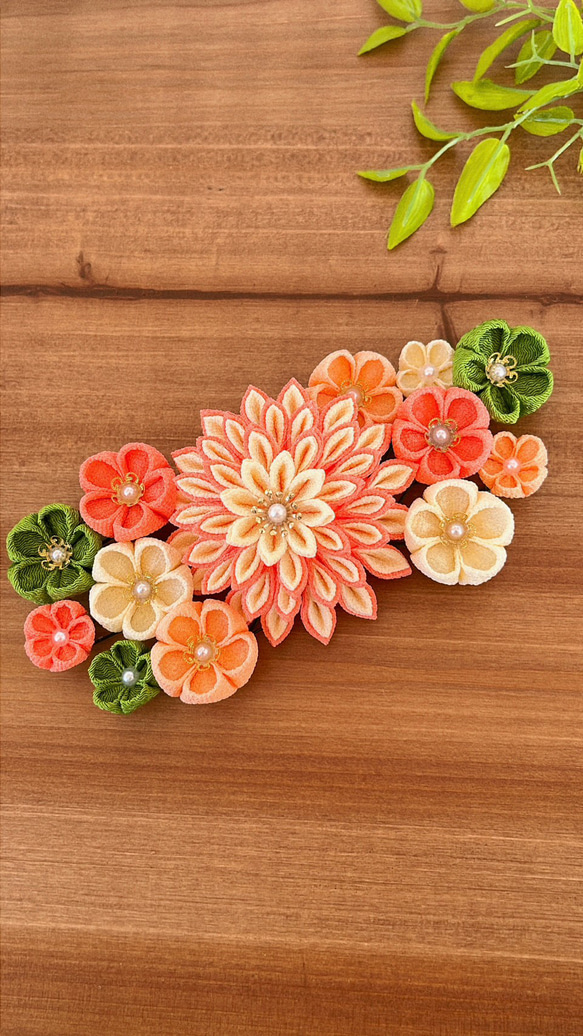 つまみ細工髪飾り　haru【大幅値下げ中♡】ページ お値下げ中003羽二重つまみ細工髪飾り - メルカリ