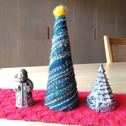 値下げ　ミニクリスマスツリー➁　ミニクリスマスインテリア　手織り布のミニクリスマスツリー　ツリー置物 2枚目の画像