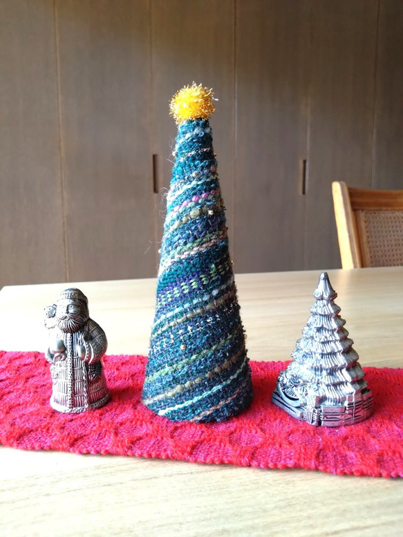 値下げ　ミニクリスマスツリー➁　ミニクリスマスインテリア　手織り布のミニクリスマスツリー　ツリー置物 2枚目の画像
