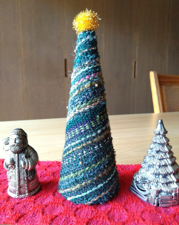 値下げ　ミニクリスマスツリー➁　ミニクリスマスインテリア　手織り布のミニクリスマスツリー　ツリー置物 4枚目の画像