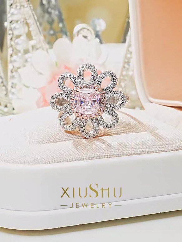 フラワー ライトピンク 高炭素ダイヤモンド キラキラ ゴージャス ヘイローリング 花 ニュアンスカラー シンプル 2枚目の画像
