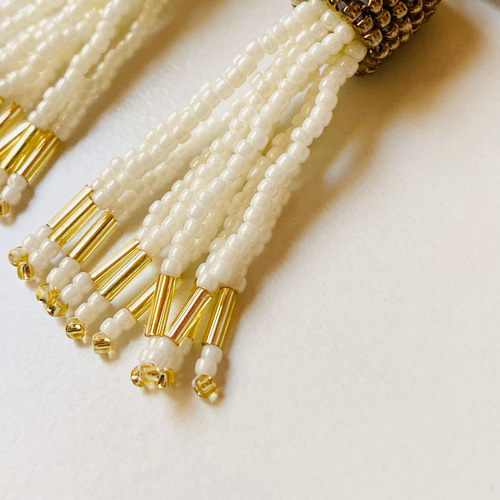 一点もの】ビーズ刺繍とビーズタッセルピアス ピアス（スタッド