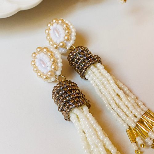 一点もの】ビーズ刺繍とビーズタッセルピアス ピアス（スタッド