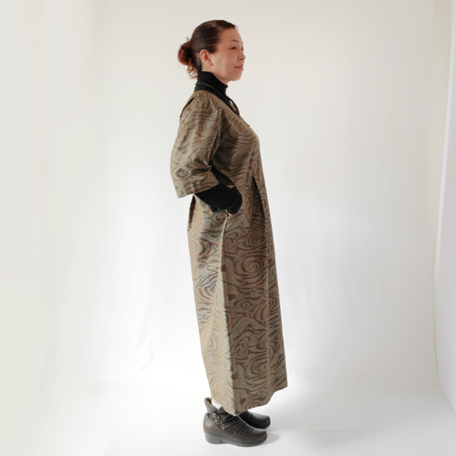 着物リメイク　Ｌサイズ 本場大島紬　ボウタイロングワンピース 着物リメイク Lサイズ 本場大島紬 ボウタイロングワンピー