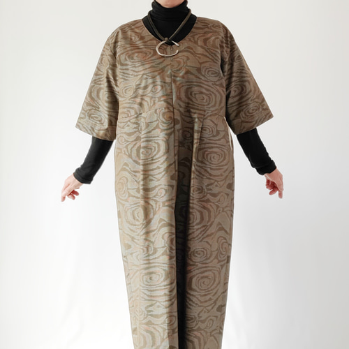 大島紬リメイク　大島紬ロングワンピース　着物リメイク 大島紬玉虫織のロングワンピース（着物リメイク） ワンピース 百人一趣