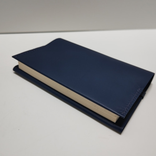 約6センチまでの極厚本対応】全ての本にシンデレラフィットする本革