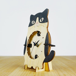「ハチワレ」木製置き掛け時計　 2枚目の画像