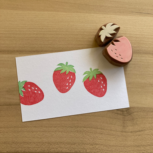 消しゴムはんこNo.106 ちびうさといちご