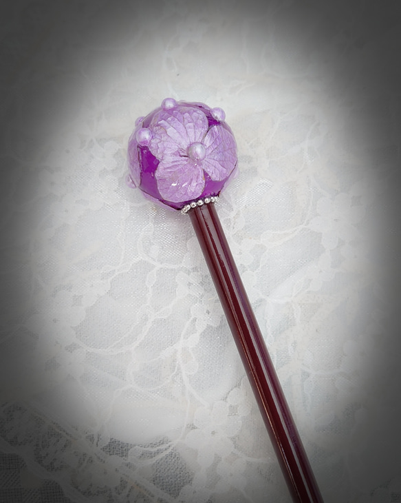 濃いパープル＋メタリック紫あじさいの玉かんざし 1枚目の画像