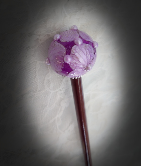 濃いパープル＋メタリック紫あじさいの玉かんざし 3枚目の画像