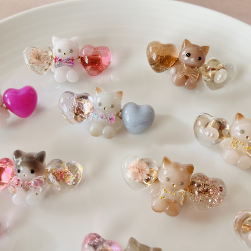 ♡猫とハートのレジンのブローチ♡猫ちゃん好きの方に♡ドライ