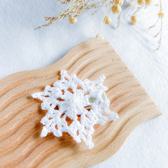 ❅ 雪の結晶ヘアクリップ ❅ 2個セットベビー キッズ 赤ちゃん 髪飾り ヘアアクセサリー 冬 クリスマス レース編み 4枚目の画像