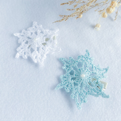 ❅ 雪の結晶ヘアクリップ ❅ 2個セットベビー キッズ 赤ちゃん 髪飾り ヘアアクセサリー 冬 クリスマス レース編み 1枚目の画像