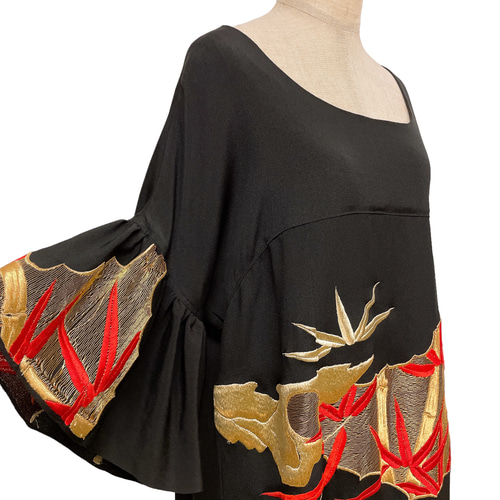 刺繍留袖 最強 着映えワンピ 着物リメイク 黒赤 アクセントカラー 結婚