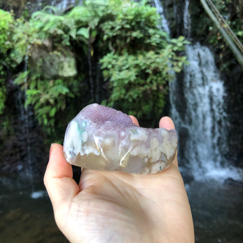 ドゥルージーピンクアメジストフラワーアゲート☆原石☆瀧川神社にて