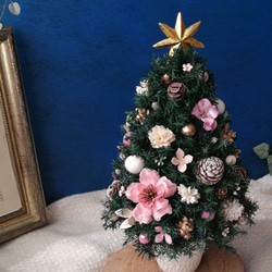 [26cmピンク]本物のヒムロスギとたっぷりの木の実で作る北欧風卓上クリスマスツリー 4枚目の画像