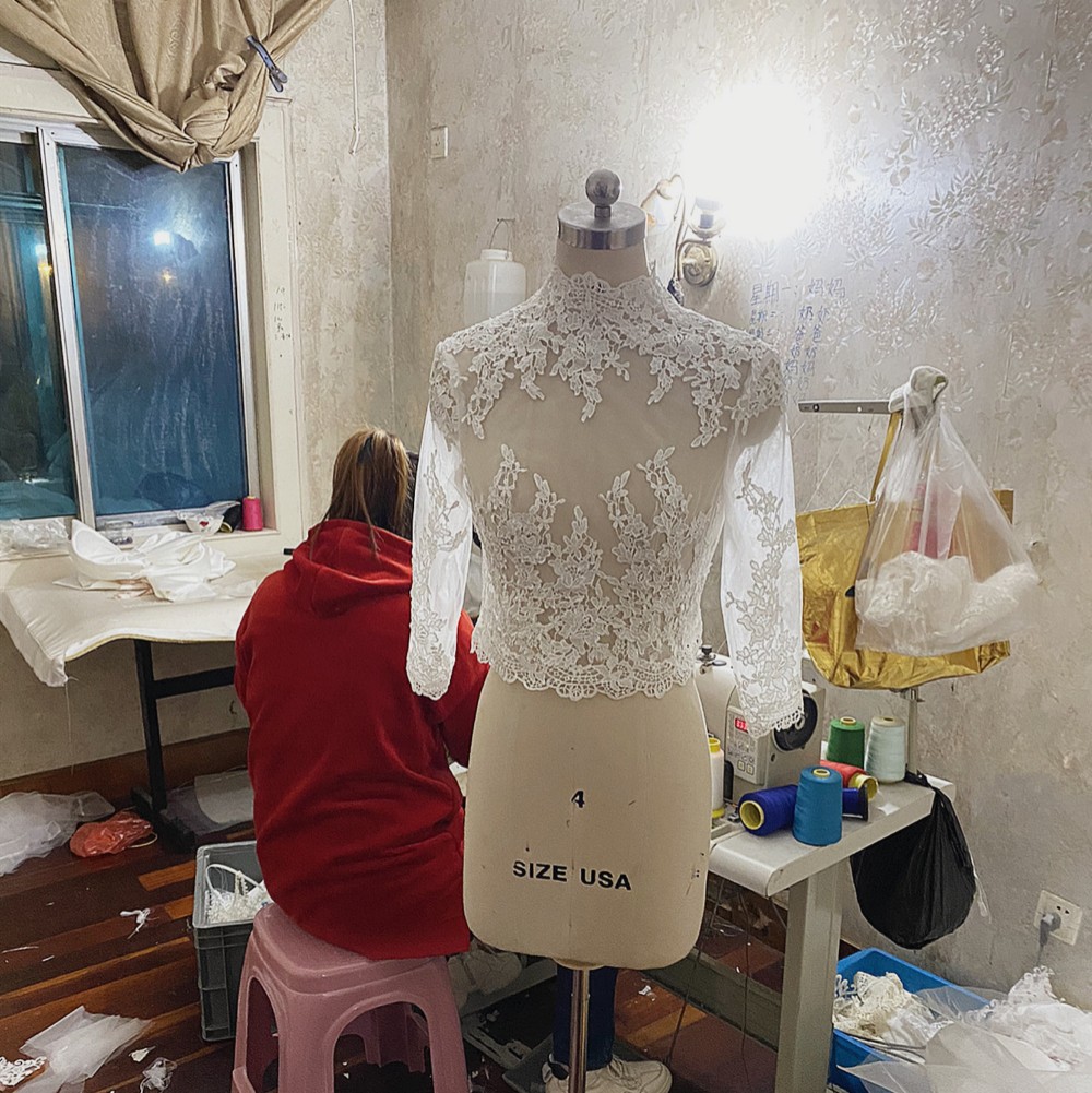 エレガント ウエディングドレス 九分袖丈 可憐な花刺繍のトップス ボレロ 結婚式