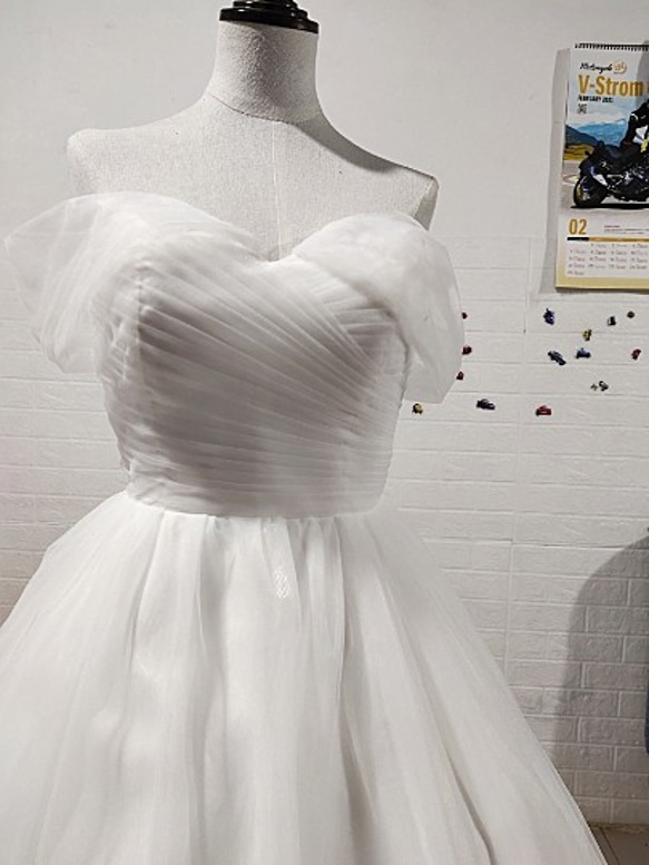 美品！華やか ウエディングドレス ホワイト ベアトップ  ソフトチュール  憧れのドレス  エレガント  シアーな美 4枚目の画像
