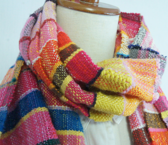 さをり織り　★手織りのストール★  さおり織り　ピンク　カラフル　マフラー　一点物　個性的　ユニーク　 3枚目の画像