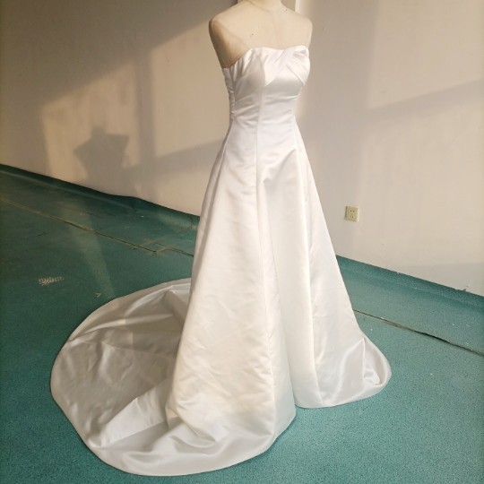 美品！ウエディングドレス オフホワイト 光沢サテン オフショル 短トレーン 披露宴